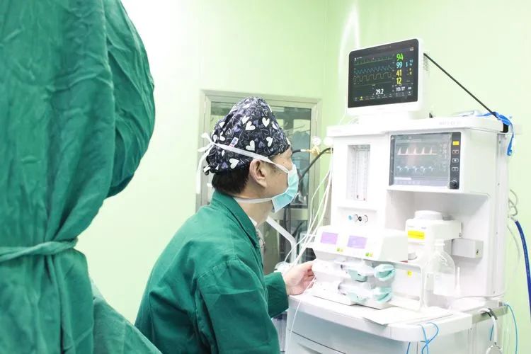  一台手术解决三大难题——广济医院普外科携手泌尿外科给出患者疾病诊治最优解